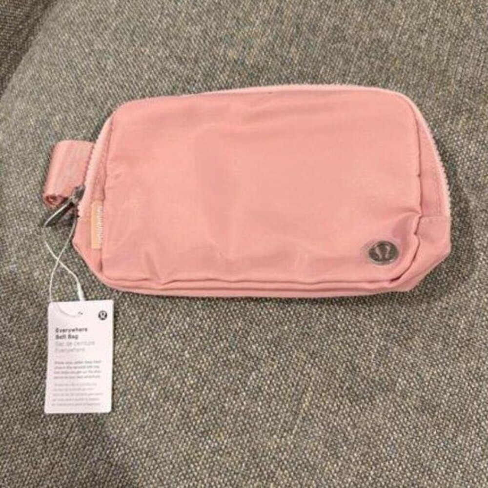 Lululemon crossbody bag Light Pink Cute Color, NWT 1L